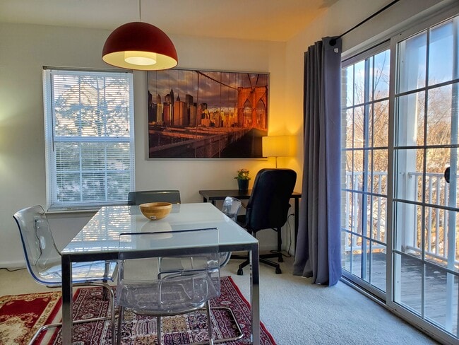 Building Photo - 889 Green St