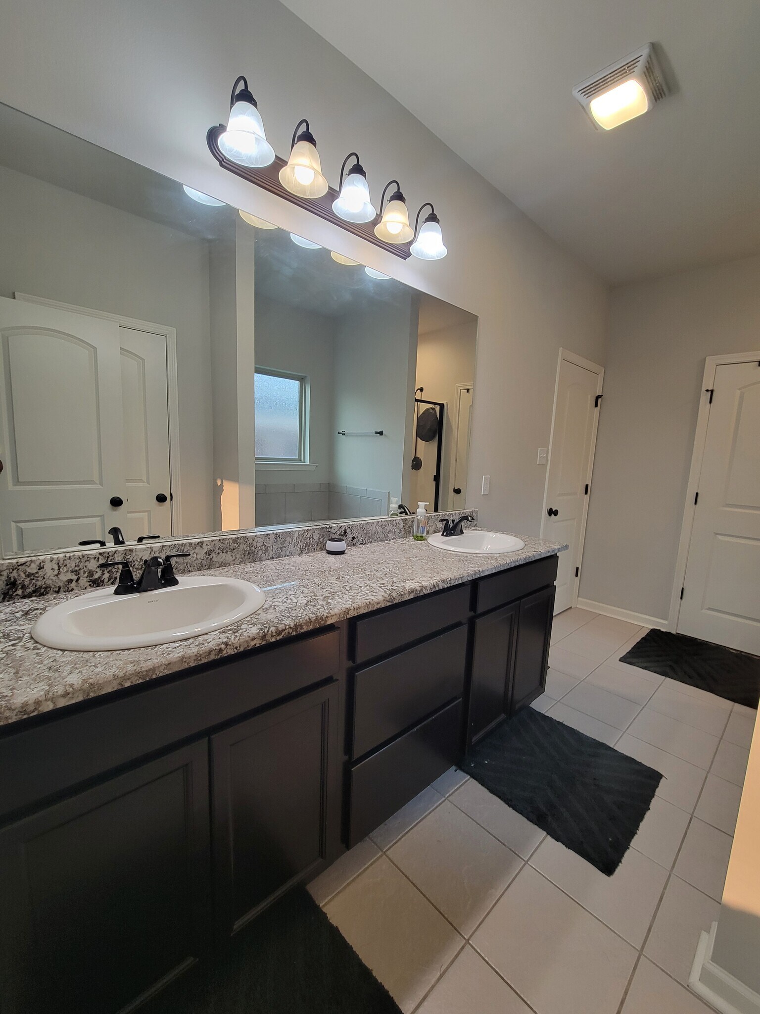 Building Photo - 1608 Pinecrest Dr