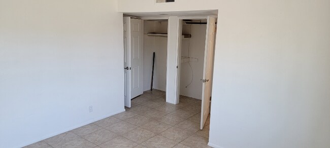 Building Photo - 8044 E Cambridge Ave