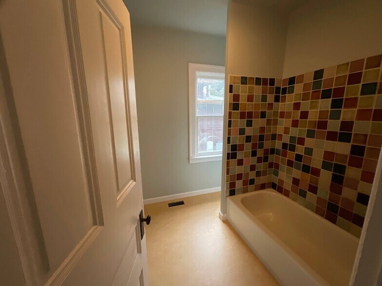 Downstairs bathroom - 3915 NE Rodney Ave