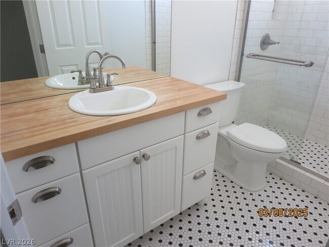 Building Photo - 499 Holly Hunt St