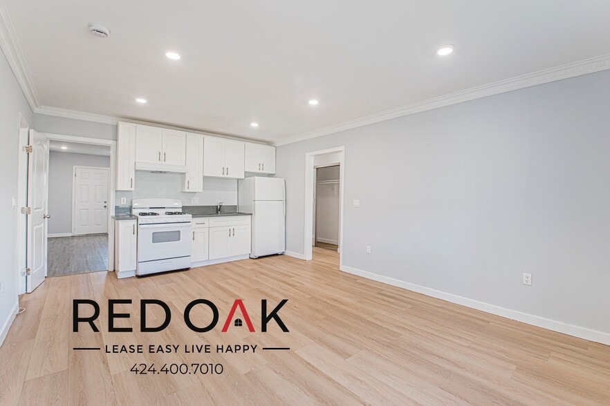 Building Photo - 3525 W 63rd St
