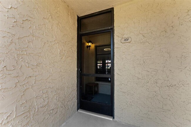 Building Photo - 2571 Cyprus Dr