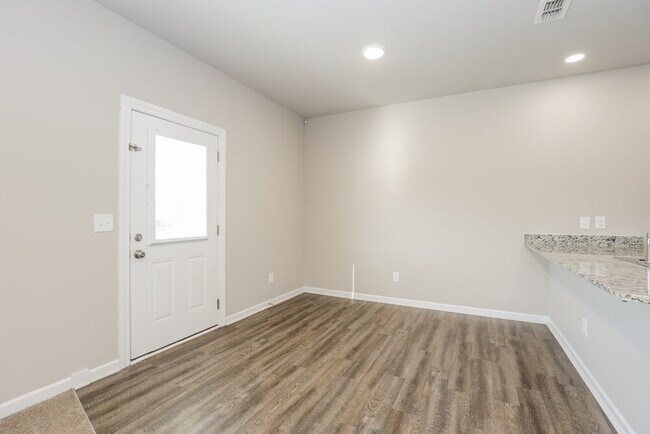 Building Photo - 2228 Lismore Dr