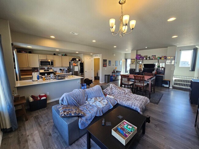 Building Photo - Spacious 3 Bed 3 bath house in 80916!