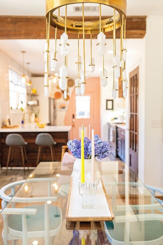 Building Photo - Bull St Bungalow