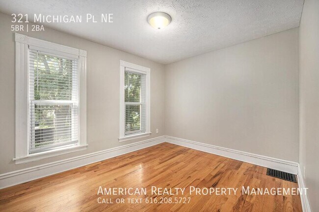 Building Photo - 321 Michigan Pl NE