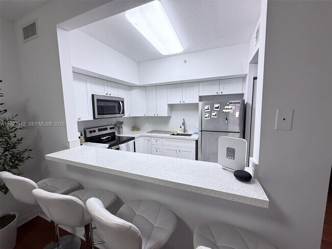 Building Photo - 115 SW 42nd Ave