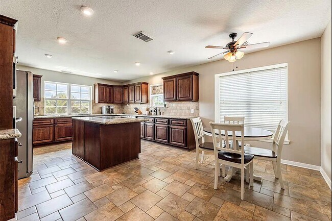 Building Photo - 5434 Chinaberry Grove