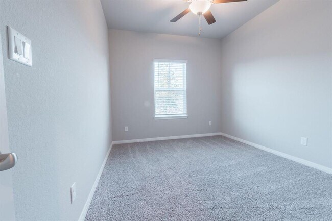 Building Photo - 2838 Dell Hollow Dr