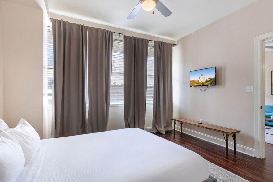 Building Photo - 925 Common St