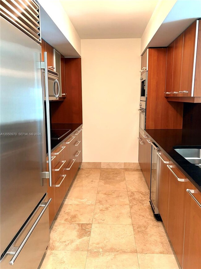 Building Photo - 1331 Brickell Bay Dr