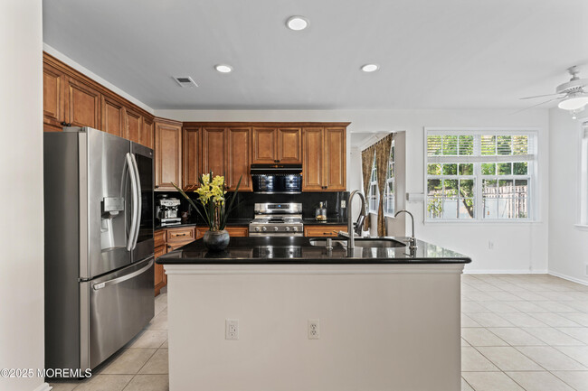 Building Photo - 5 Mulberry Ln