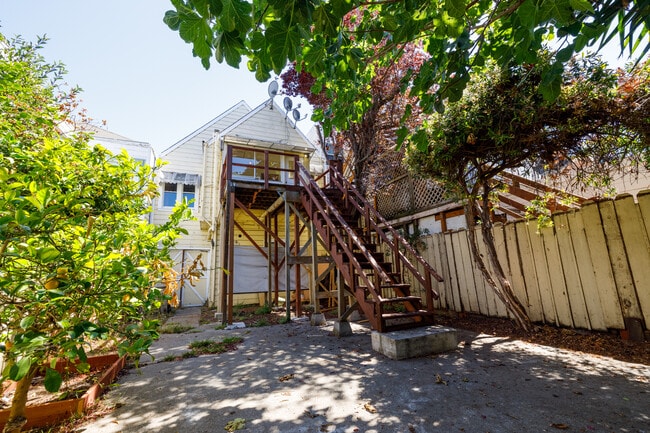 Building Photo - 2840 Bryant St