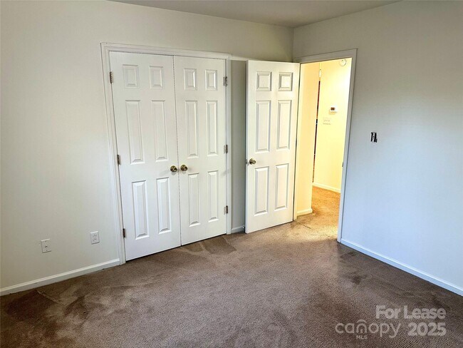 Building Photo - 5589 Wrenn Dr