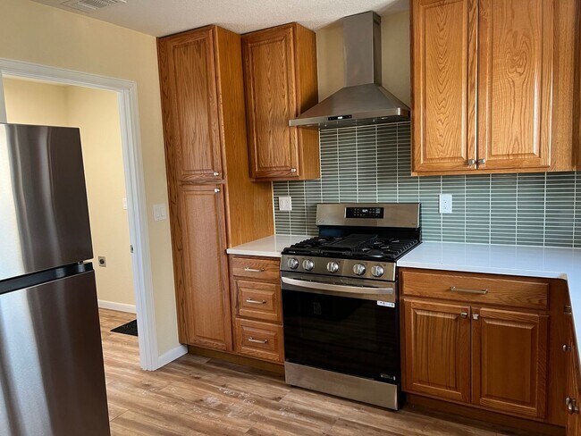 Building Photo - Charming 1BR House in Lakewood
