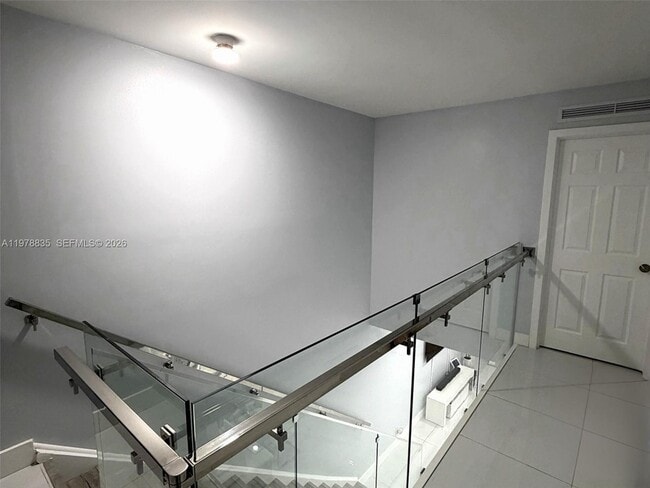 Building Photo - 844 W 41st St