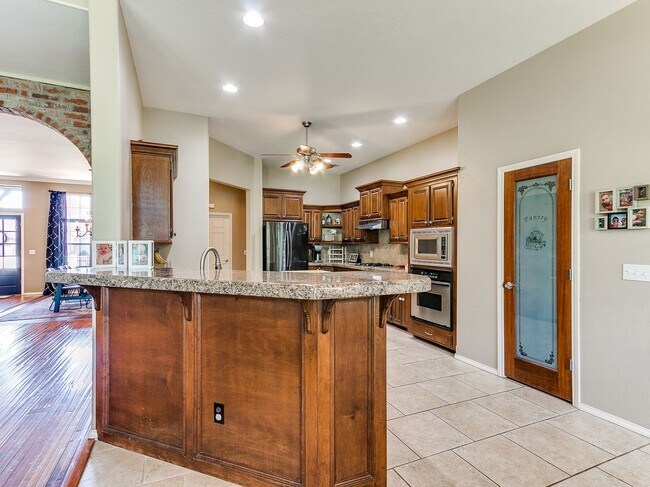 Building Photo - Large 4-Bedroom Home in Edmond Schools