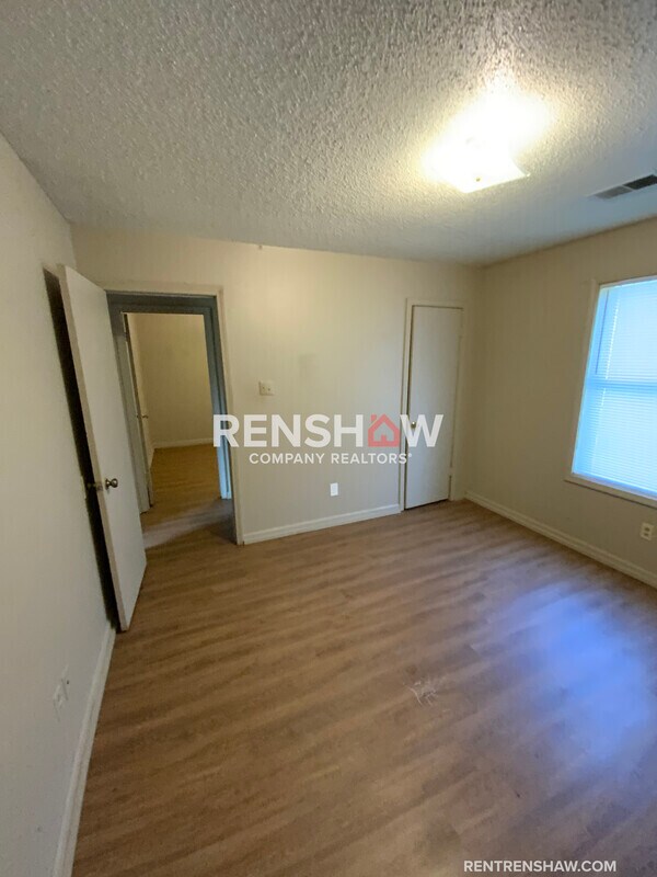 Building Photo - 320 Harton Ave