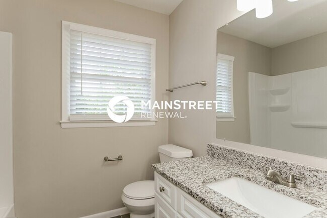 Building Photo - 4 Bedroom Pet-Friendly Home in CHARLOTTE, NC with Main Street Renewal