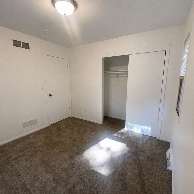 Building Photo - 1112 S 63rd St