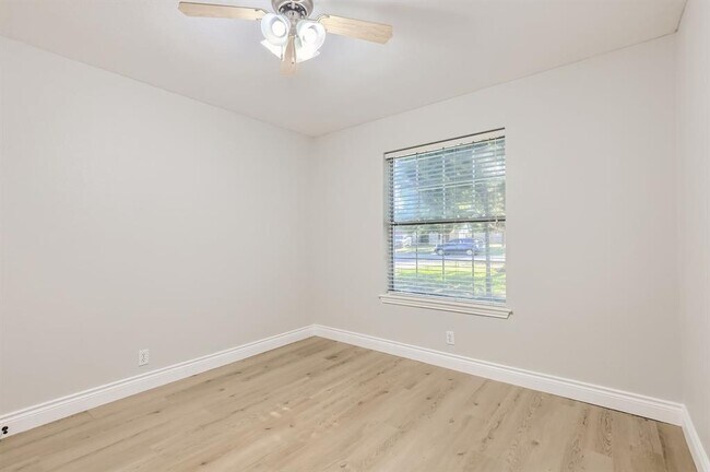 Building Photo - 201 Orchard Way