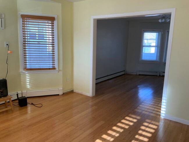 Building Photo - 830 Valley St