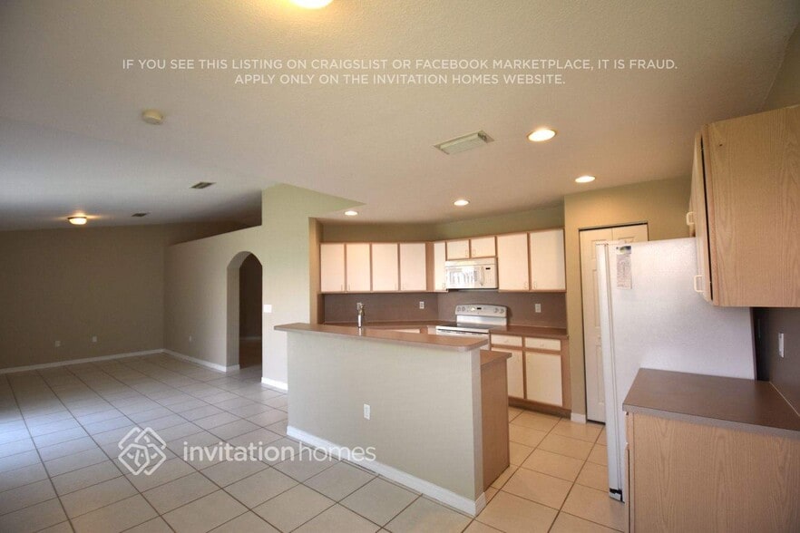 Building Photo - 16887 Crestview Ln