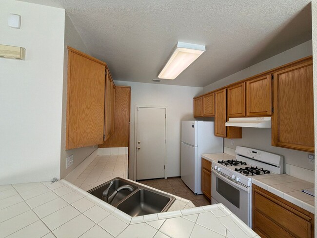 Building Photo - GREAT CORNER LOCATION IN CENTRAL BRENTWOOD