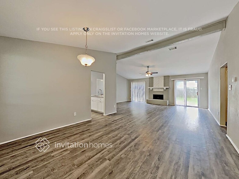 Building Photo - 200 Kalmia Dr