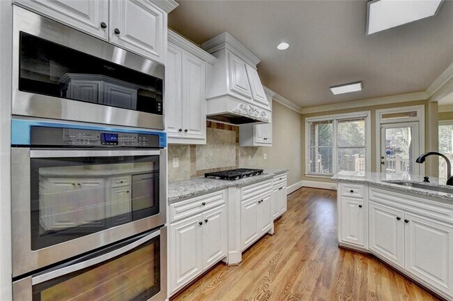 Building Photo - 11636 Parkside Ave