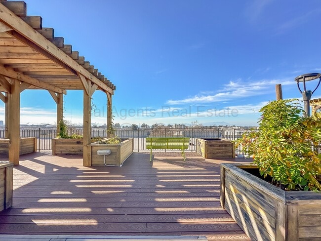 Building Photo - 2747 San Pablo Ave