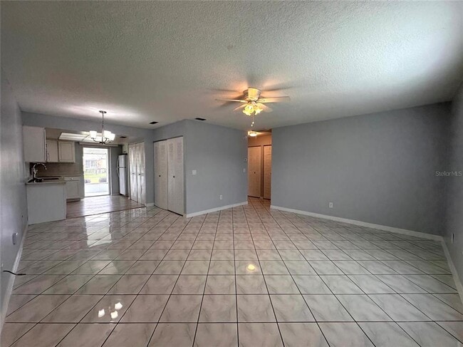 Building Photo - 22 W Country Cove Way