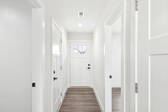 Building Photo - 4039 Cedar Fls Ln