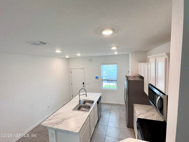 Building Photo - 8334 Zenith Cir