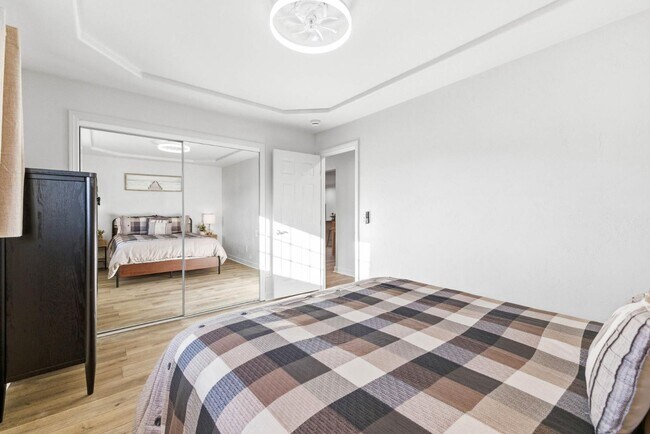 Building Photo - 765 Elkwood Ave