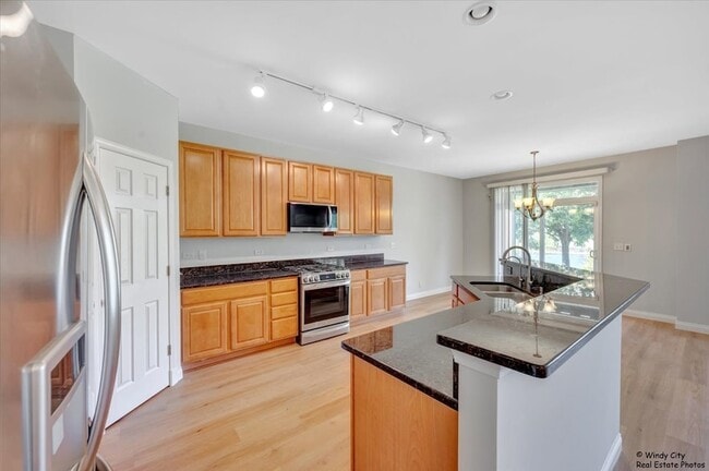 Building Photo - 1848 Crenshaw Cir