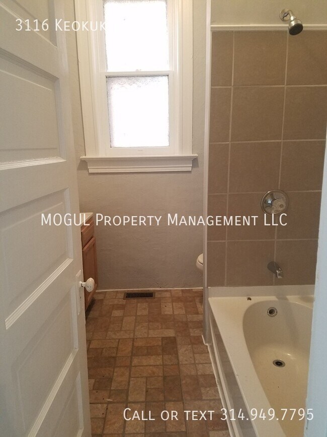 Building Photo - 3116 Keokuk St