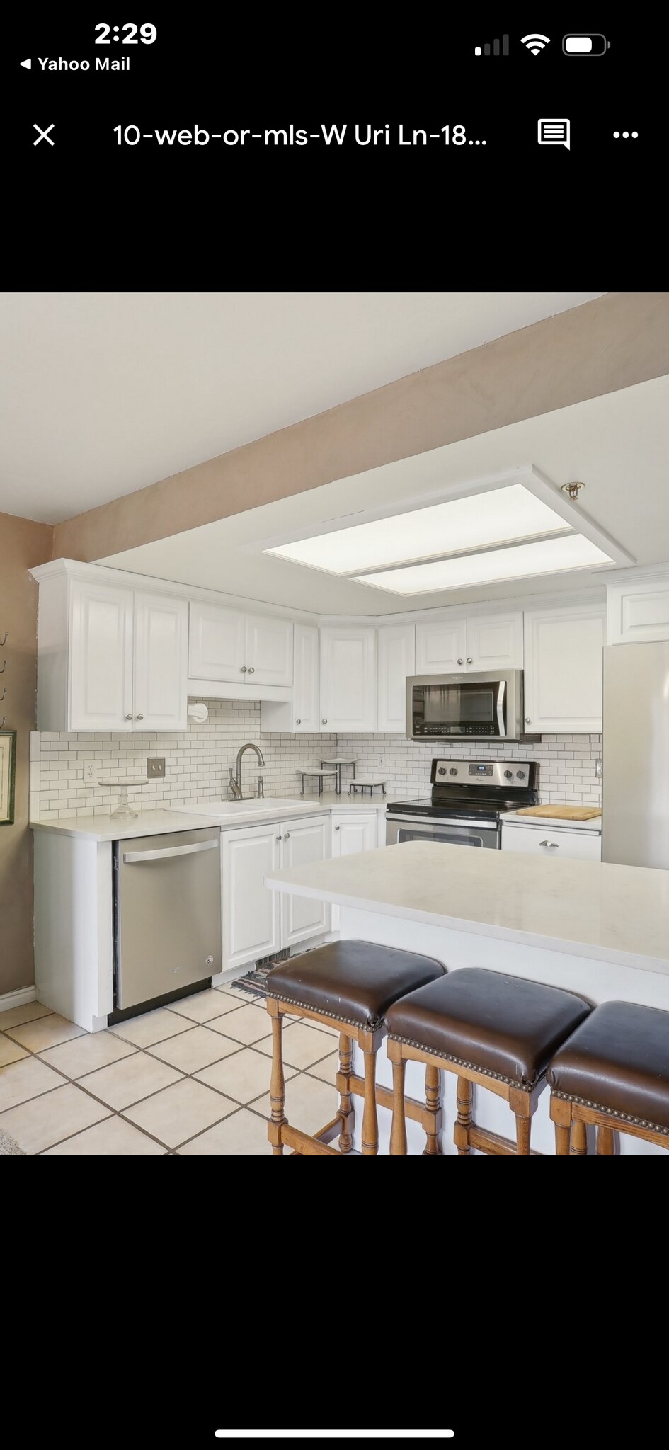 Building Photo - 984 Uri Ln
