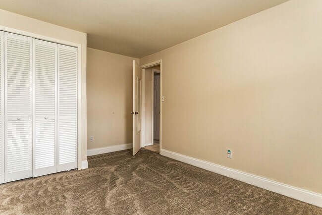 Building Photo - 7934 Davis Rd N