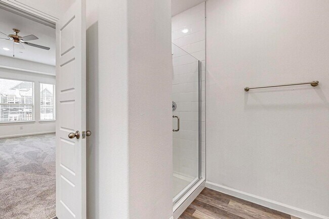 Building Photo - 4 Bed 3 Bath Luxurious Townhome in Frisco!