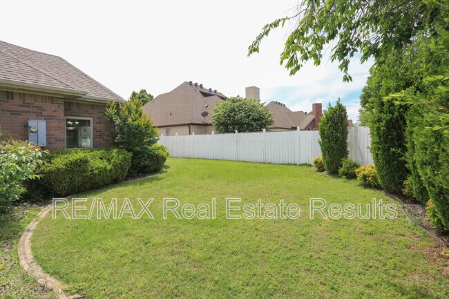 Building Photo - 5602 S Bent Tree Dr