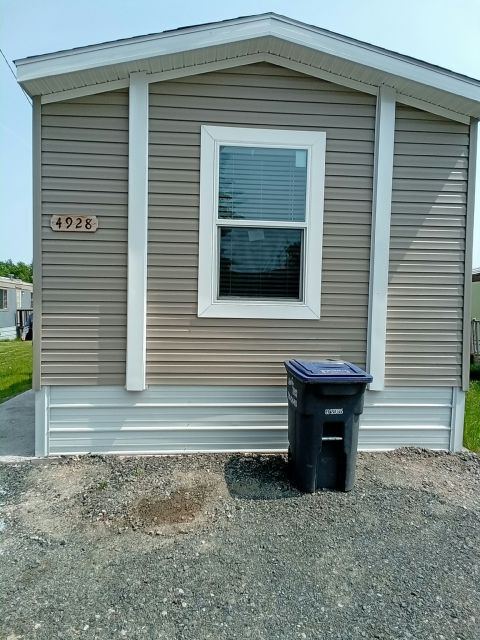 Building Photo - 4928 Bay Dr