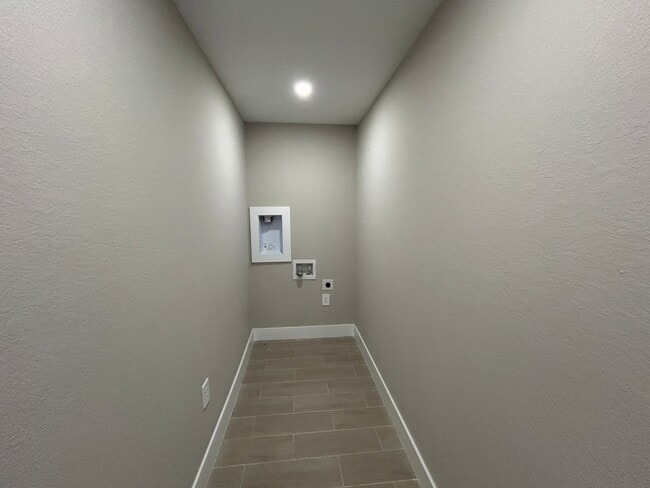 Building Photo - 3919 NE 12th Ave