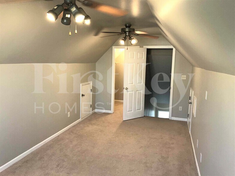 Building Photo - 452 Old Cahaba Way