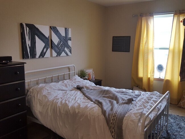 Building Photo - Beautiful 4 Bedroom, 4 Bath Townhome – Cedar Falls May 2025!