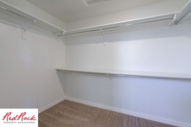 Building Photo - End Unit Fossil Hills Townhome with 3 Beds and 2.5 Baths