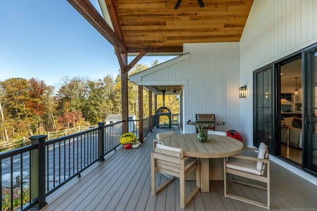 Building Photo - 42 Pond Ridge Rd