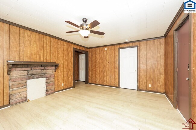 Building Photo - 1002 33rd Ave N