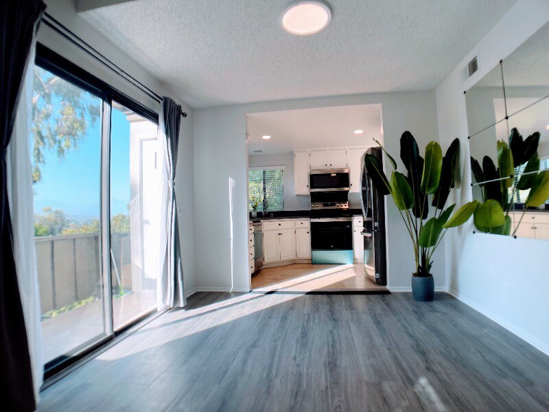 Building Photo - 22725 Lakeway Dr